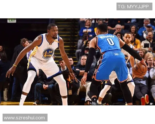 足球场上的血腥对决 从球星对抗到拳脚相加的瞬间解析 足球场上的血腥对决 从球星对抗到拳脚相加的瞬间解析