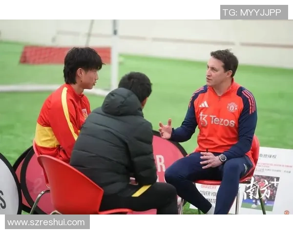 足球教练与球星携手出演精彩训练与比赛瞬间的幕后故事合集 足球教练与球星携手出演精彩训练与比赛瞬间的幕后故事合集